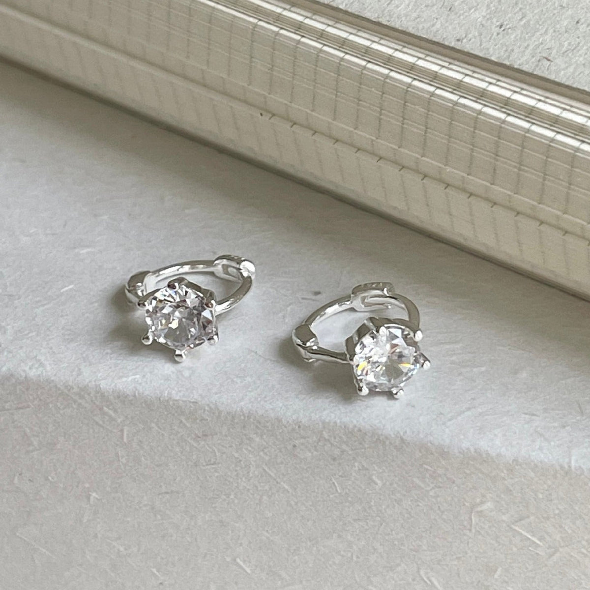 F관 - 925 실버 6프롱 큐빅 귀걸이 [C1420] 25.11-3