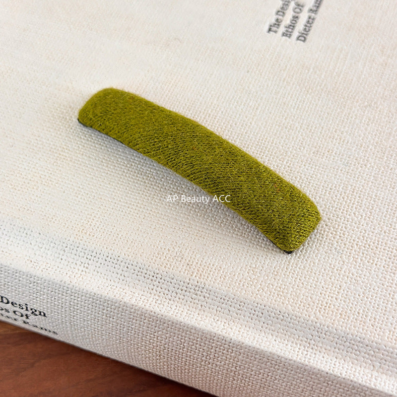 E관 - 컬러 퍼 소재 옆머리용 일자 헤어핀 [27574] 25.10-3