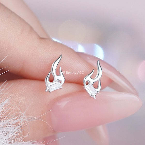 B관 - 925 실버 불꽃 모양 스퀘어 큐빅 스터드 귀걸이 [YC5154E_1] 25.10-5