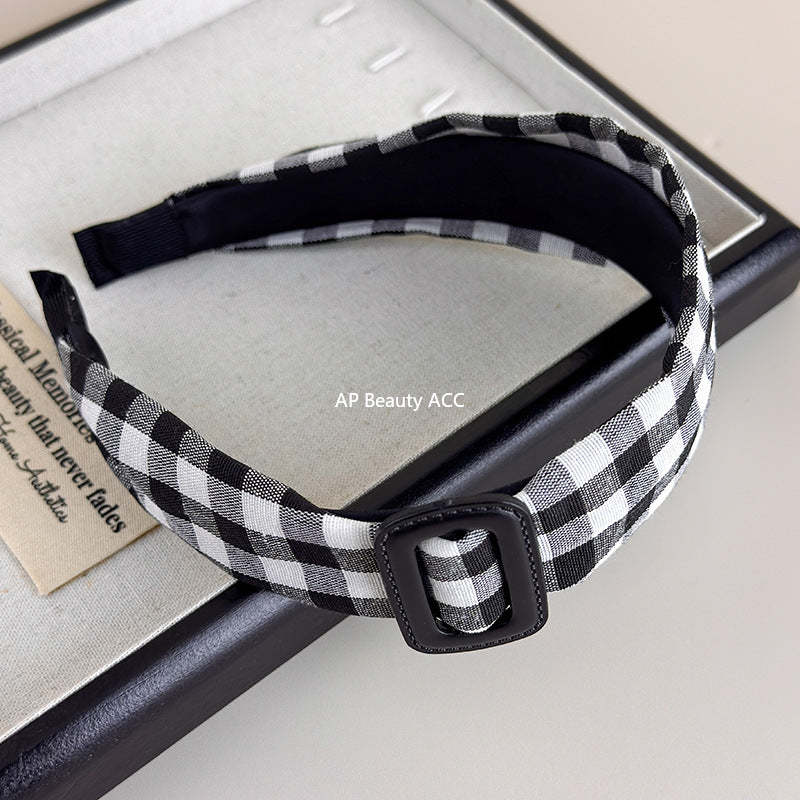 E관 - 클래식 블랙 화이트 체크 패턴 버클 머리띠 [27634] 25.11-1