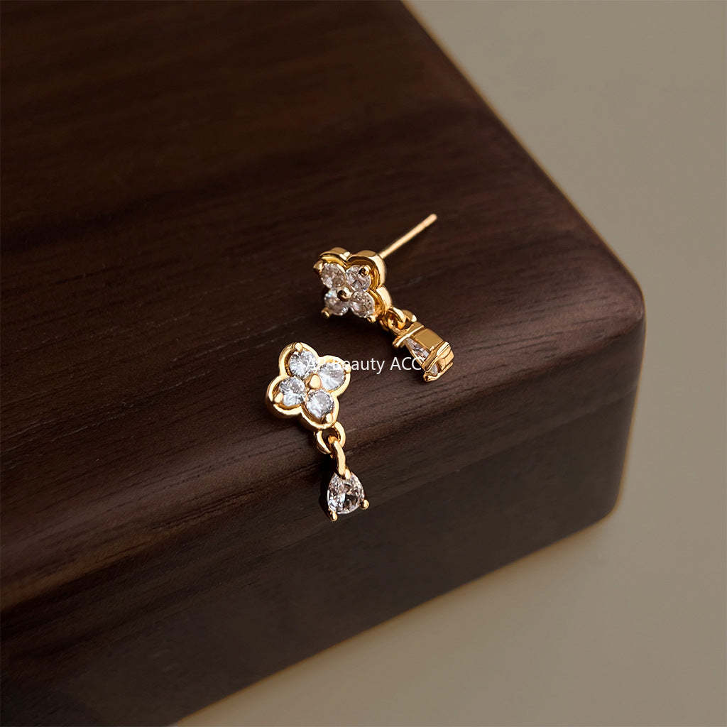 C관 - 큐빅 미니멀 디자인 14K 도금 데일리 귀걸이 [5672] 25.03-1