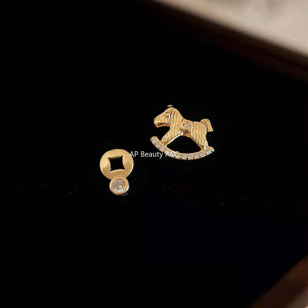 C관 - 14K 도금 비대칭 디자인 큐빅 925 은침 귀걸이 [6513] 25.08-2