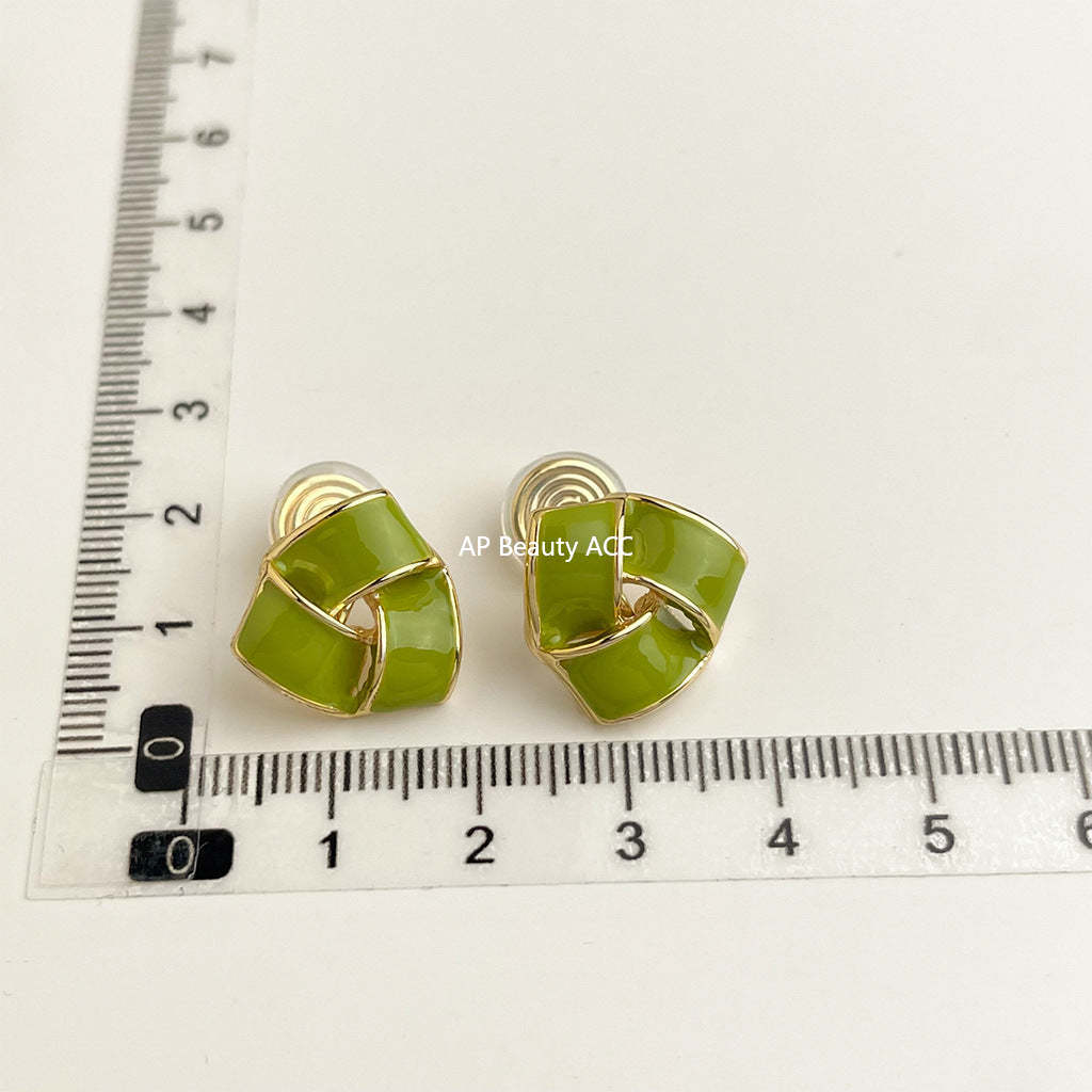 C관 - 18K 도금 에나멜 플라워 이어커프 귀걸이 [EJ0301S] 25.03-1