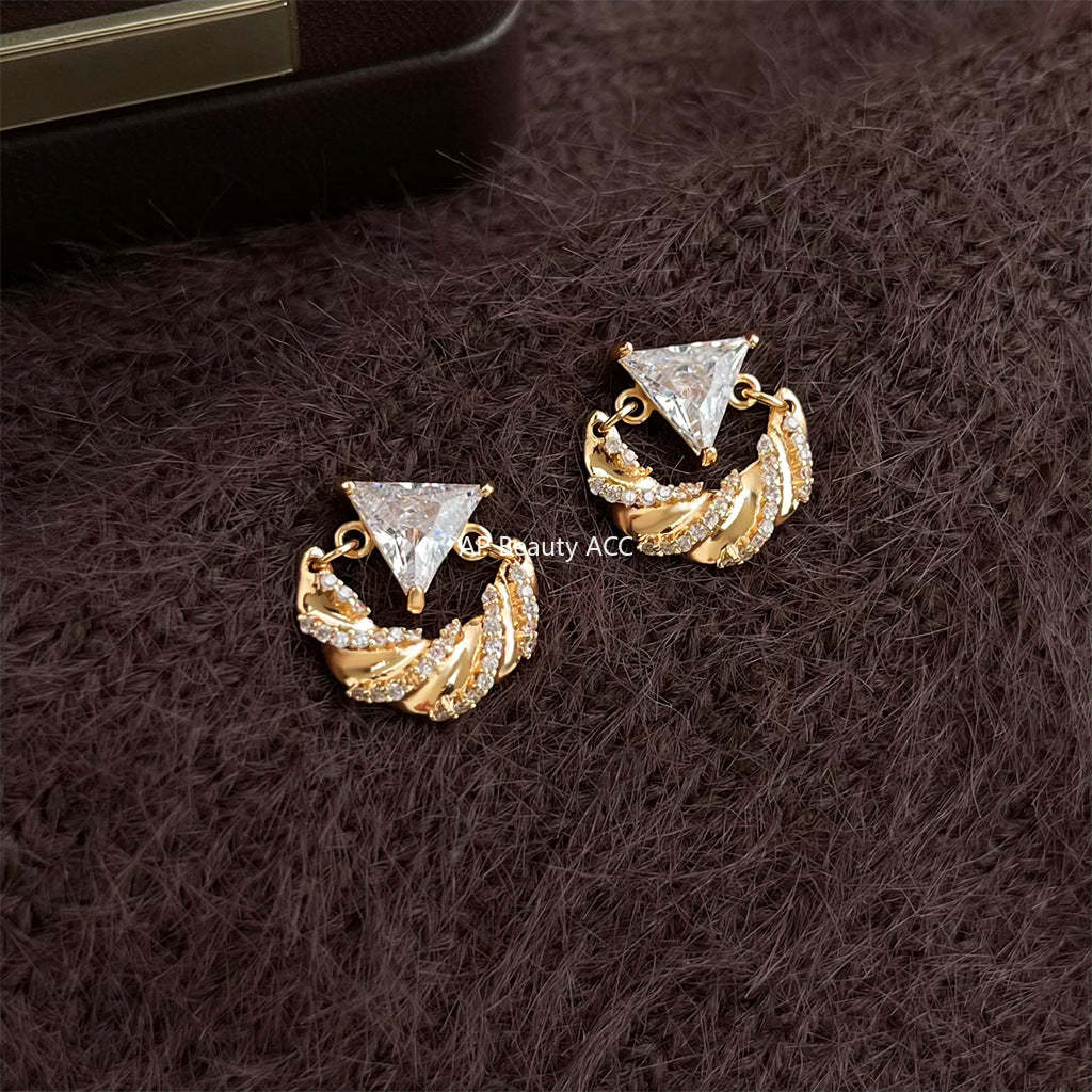 C관 - 925 은침 미니 큐빅 삼각형 크로와상 모양 귀걸이 [6989] 25.10-5