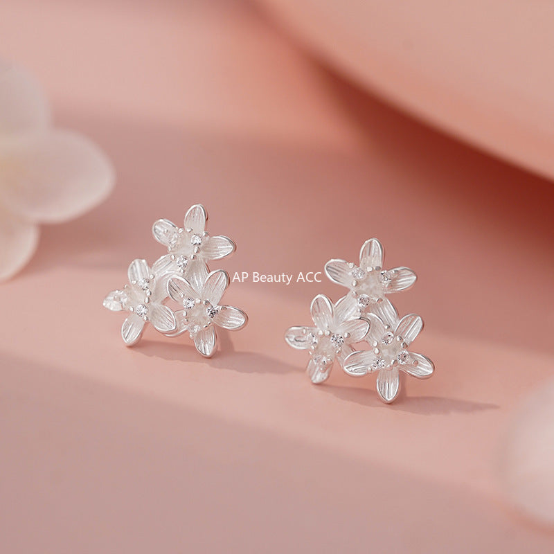 B관 - 999 실버 트리플 플라워 디자인 스터드 귀걸이 [YC9992E_1] 25.11-2