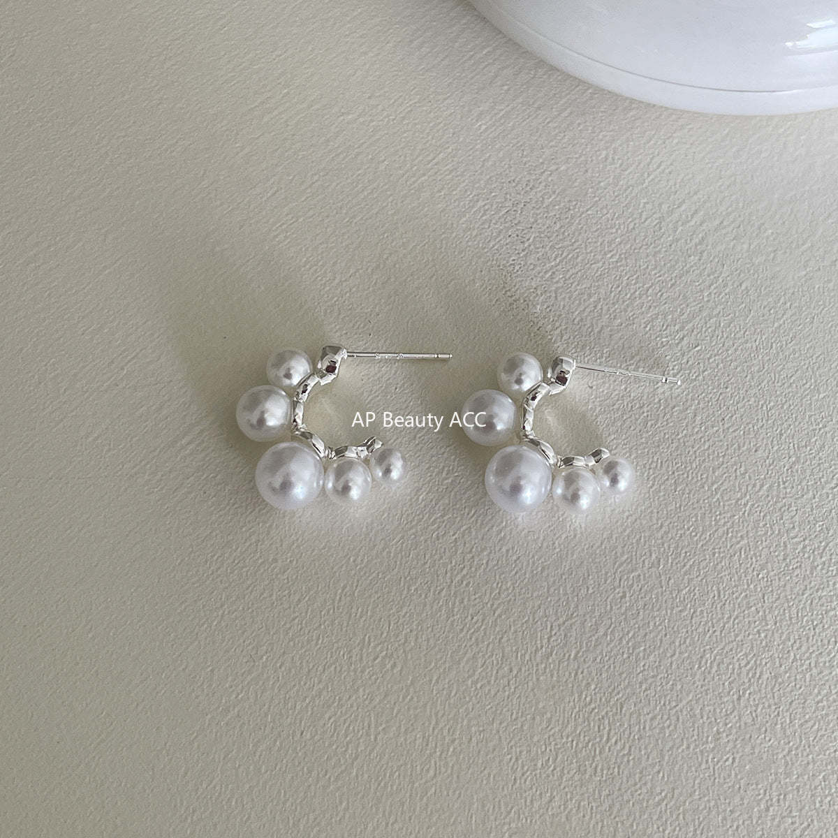 A관 - 진주 C형 디자인 대형 스터드 귀걸이 [EH-4110] 25.10-5