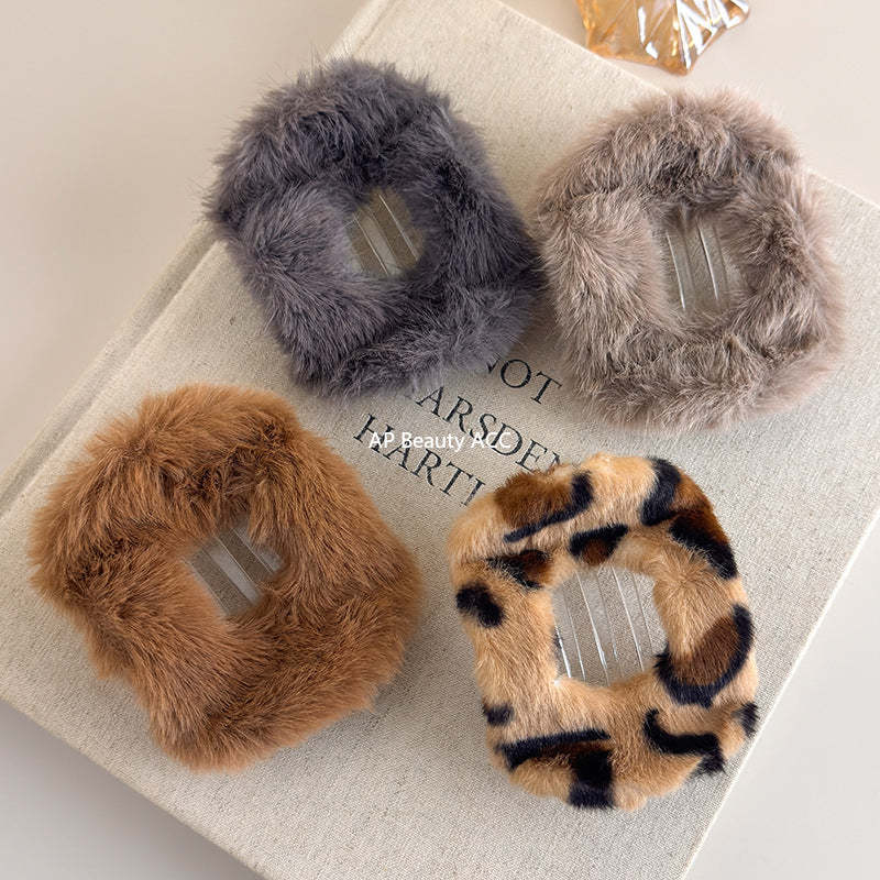 E관 - 퍼 소재 타원형 호피무늬 대형 집게핀 [26154] 25.11-1