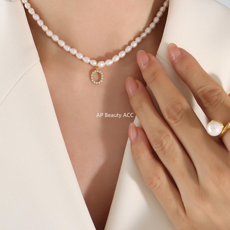 D관 - 담수진주 알파벳 큐빅 펜던트 티타늄 스틸 18K 도금 목걸이 [P1301] 24.01-2