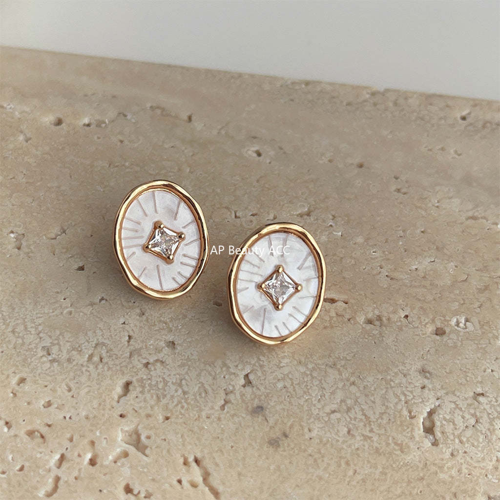 C관 - 타원형 큐빅 디테일 14K 도금 귀걸이 [4233] 24.06-2