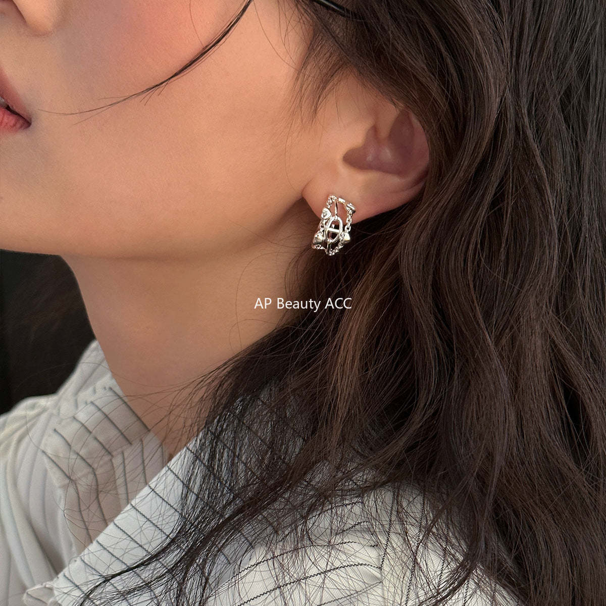 A관 - C형 라인 디자인 하트 돼지코 스터드 귀걸이 [EH-4107] 25.10-5