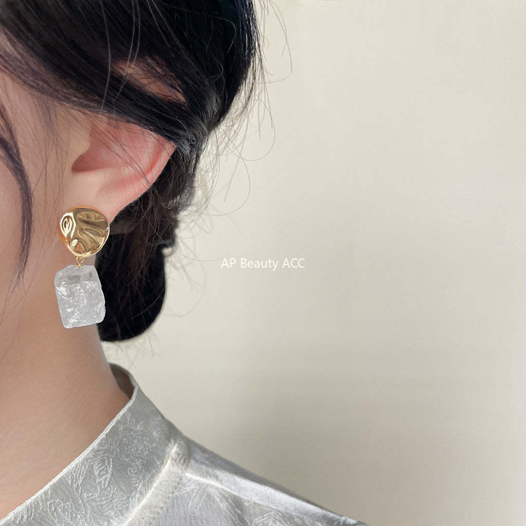 C관 - 화이트 크리스탈 14K 도금 은침 귀걸이 [3952] 24.05-3