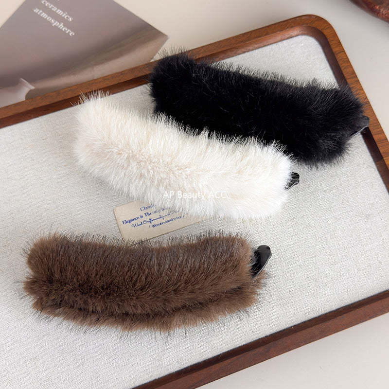 E관 - 퍼 소재 대형 집게핀 [27697] 25.11-3