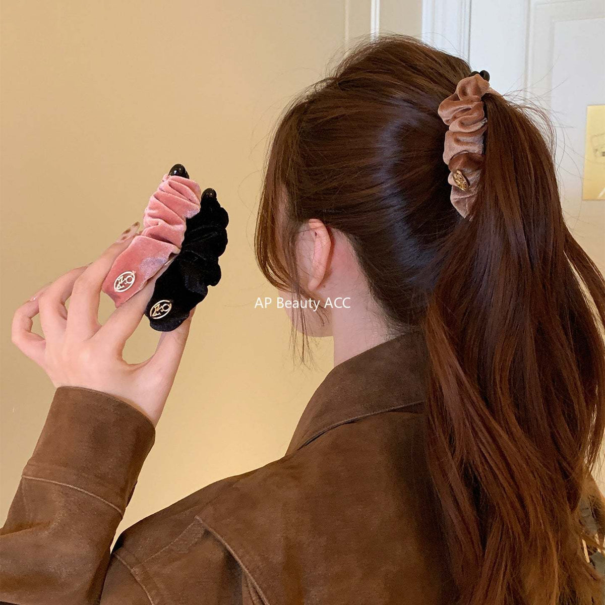 E관 - 벨벳 소재 주름 디자인 집게핀 [27709] 25.11-3