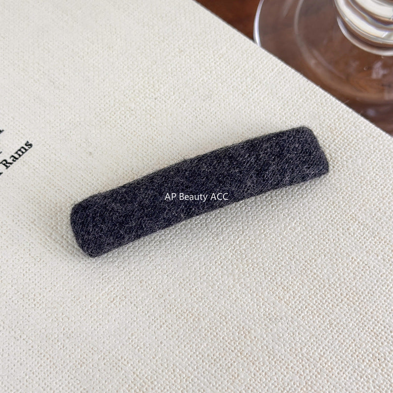 E관 - 컬러 퍼 소재 옆머리용 일자 헤어핀 [27574] 25.10-3