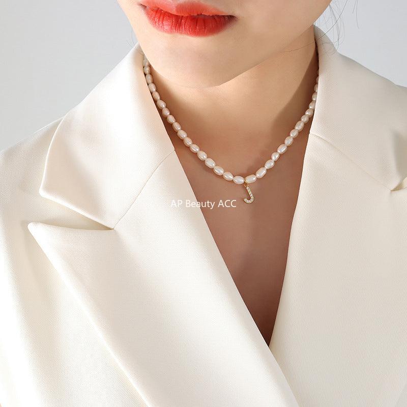 D관 - 담수진주 알파벳 큐빅 펜던트 티타늄 스틸 18K 도금 목걸이 [P1301] 24.01-2