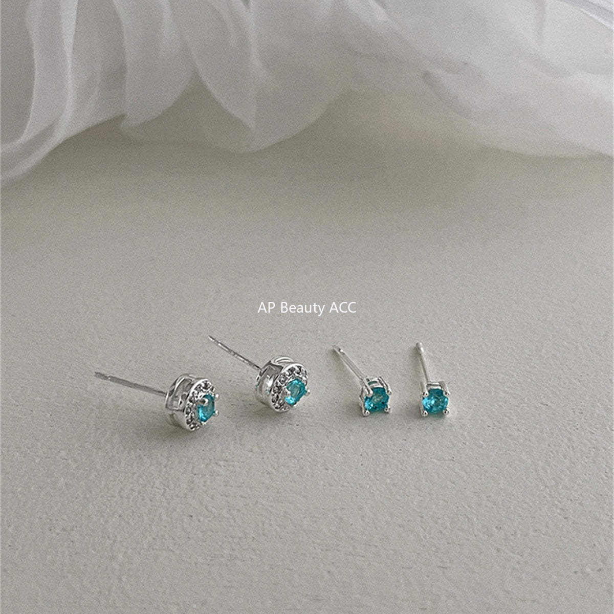 A관 - 투명 블루 큐빅 비대칭 스터드 귀걸이 [EH-4080] 25.10-4