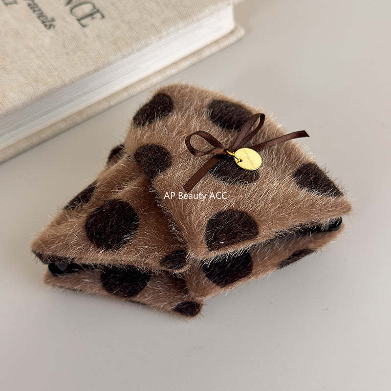 E관 - 플란넬 퍼 도트무늬 삼각형 대형 집게핀 [27615] 25.10-5