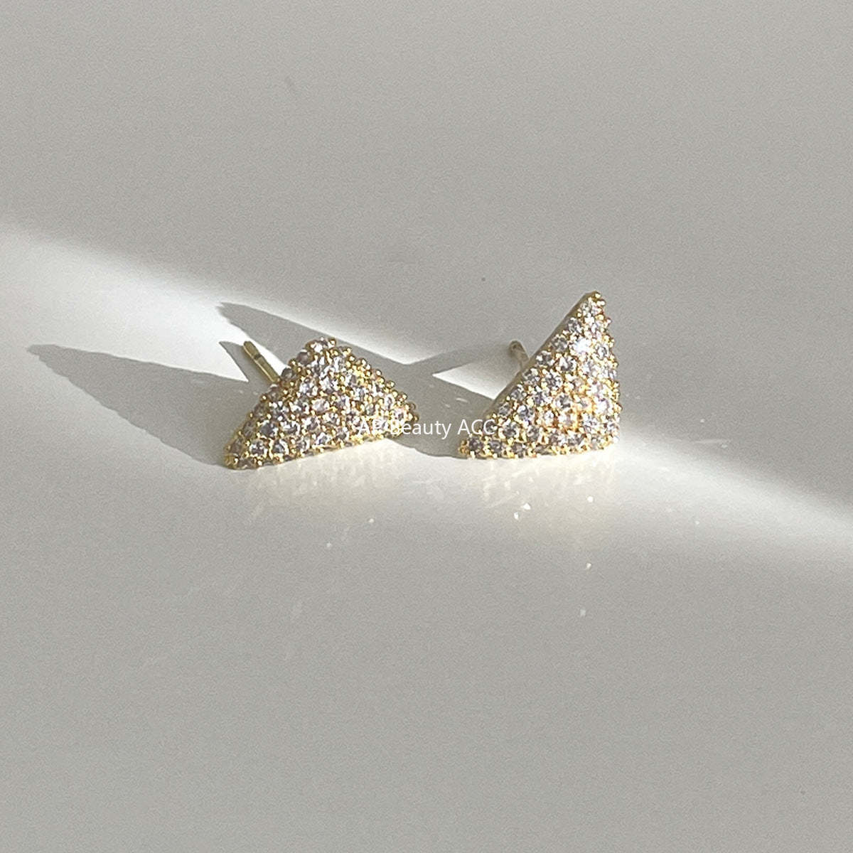 A관 - 입체 삼각형 모양 풀큐빅 스터드 귀걸이 [EH-4321] 25.12-3